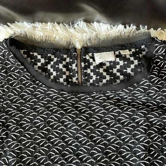 Anthropologie 9-H15 Stcl NWOT Black/ White Textured Fringe Blouse Size Small - Picture 4 of 10